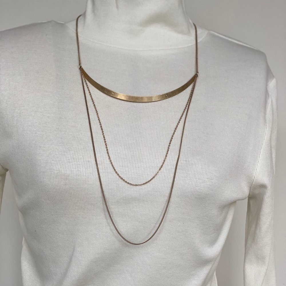 Mid length necklace